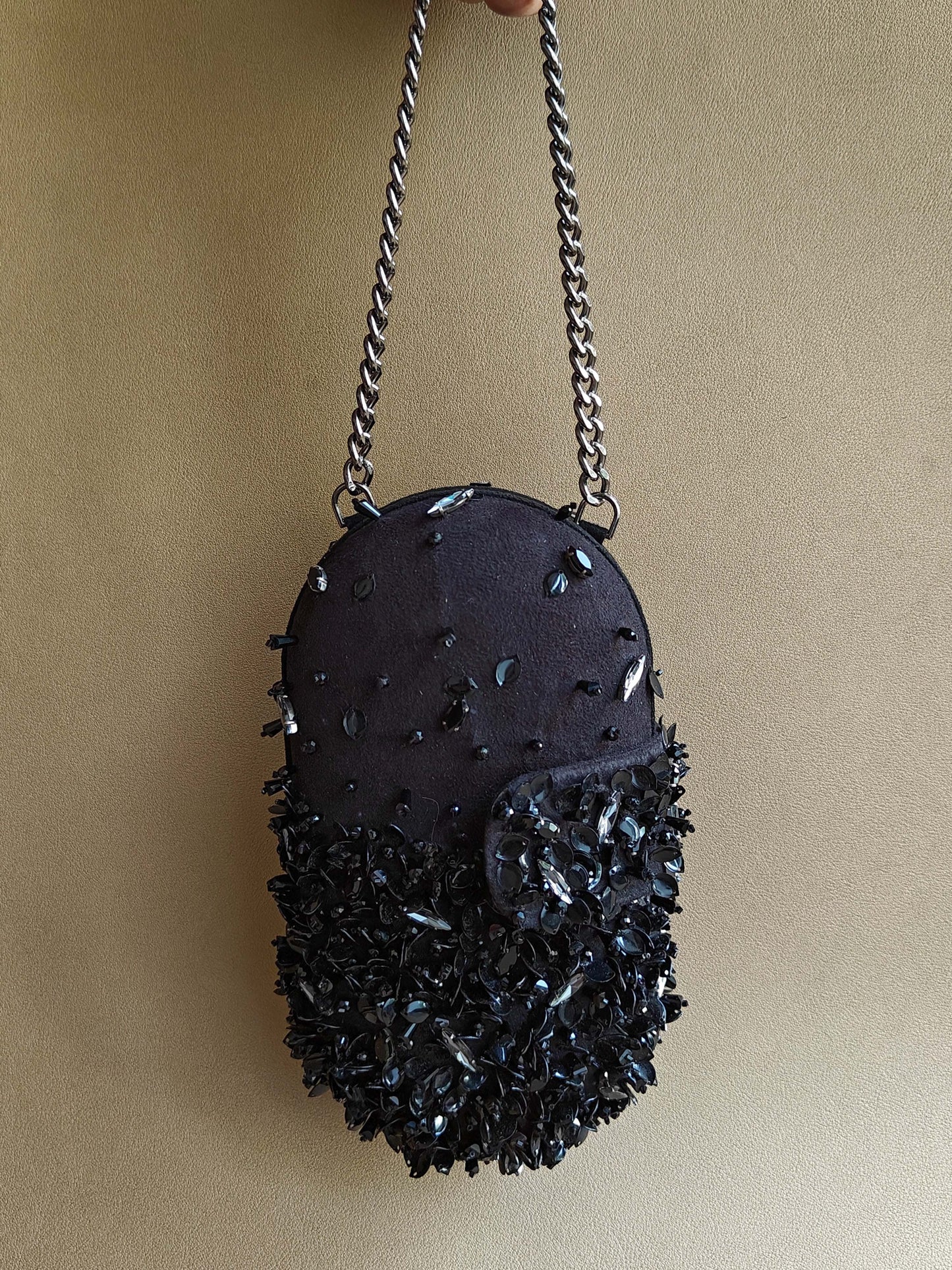 Capsule Clutch