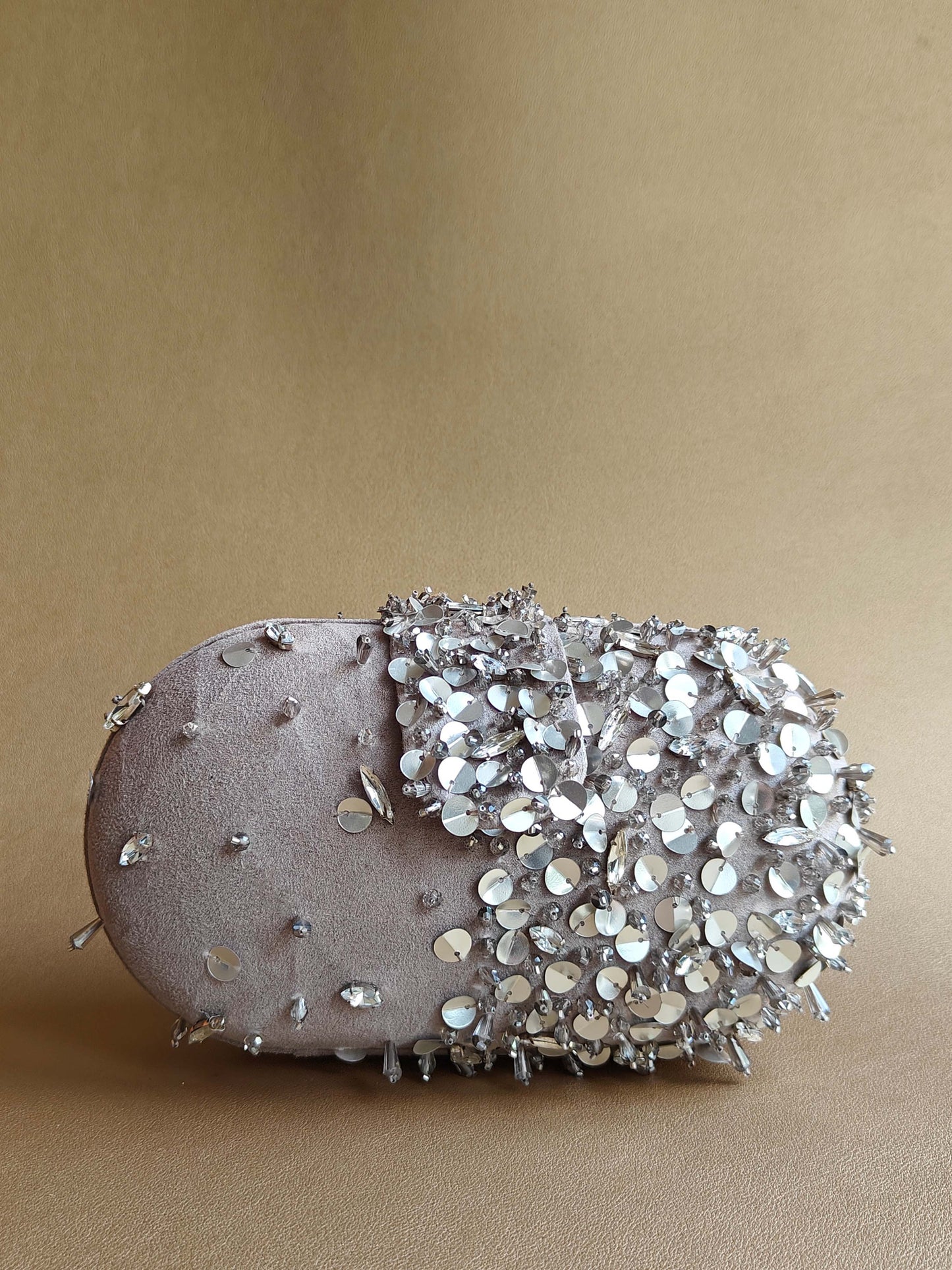 Capsule Clutch