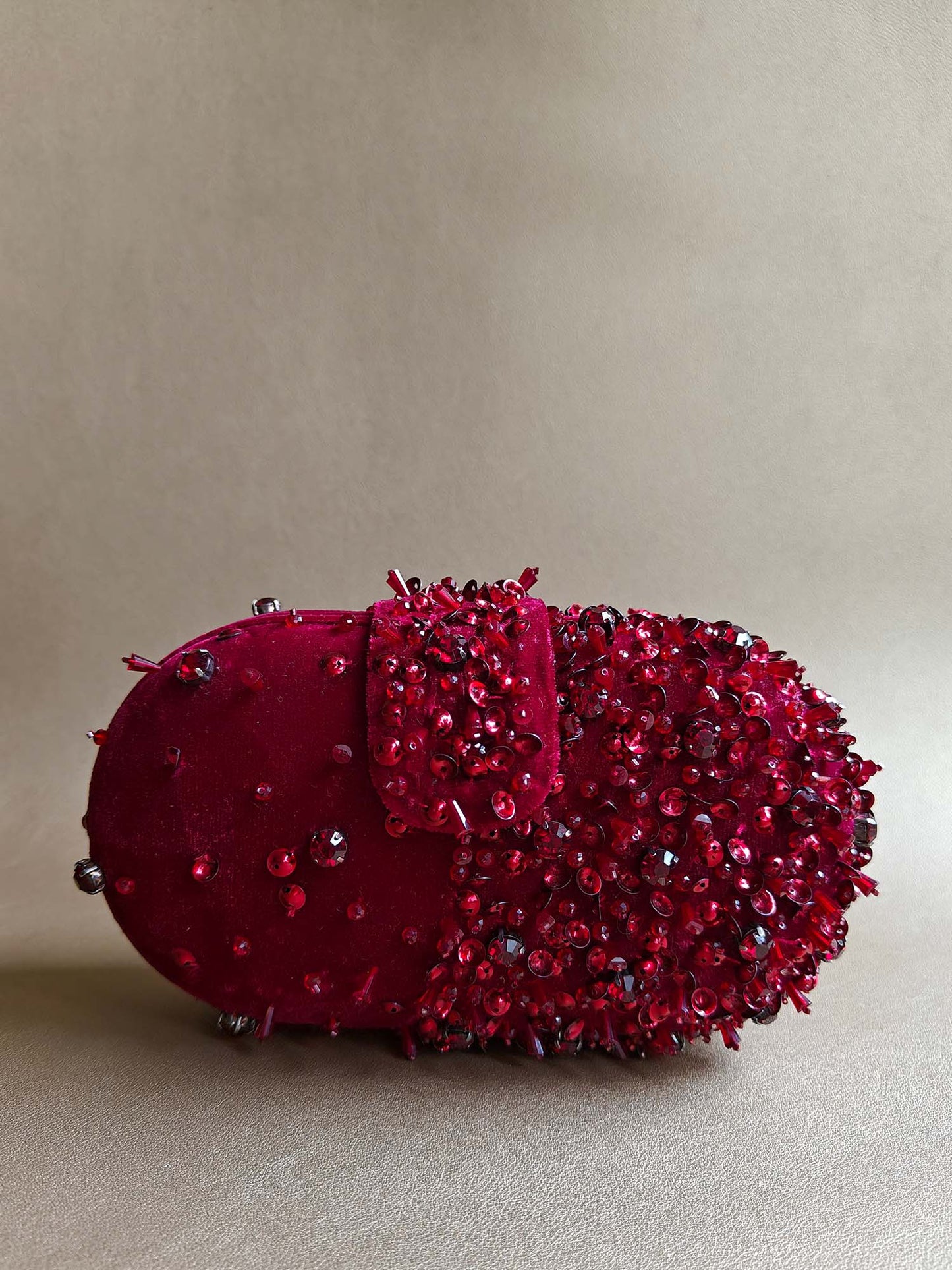 Capsule Clutch