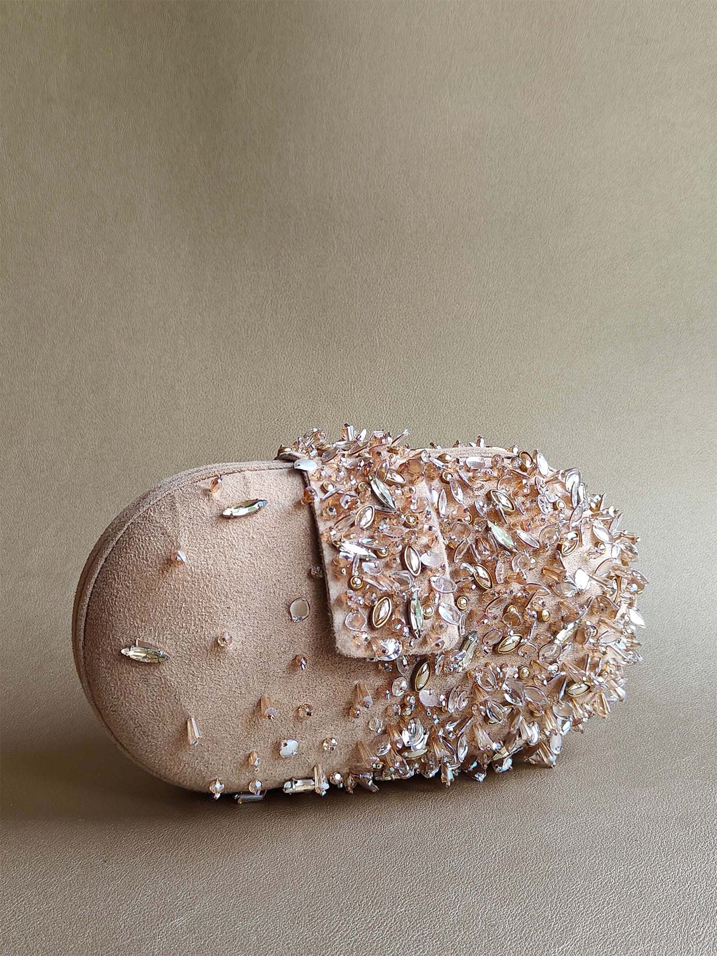 Capsule Clutch